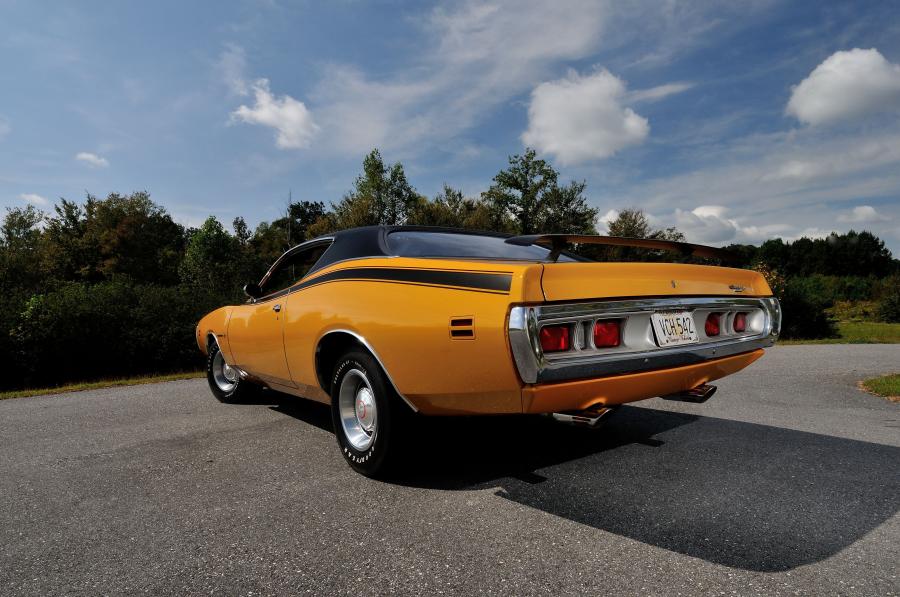  Dodge Charger Super Bee Hemi 1971 года  (фото 8 из 20)